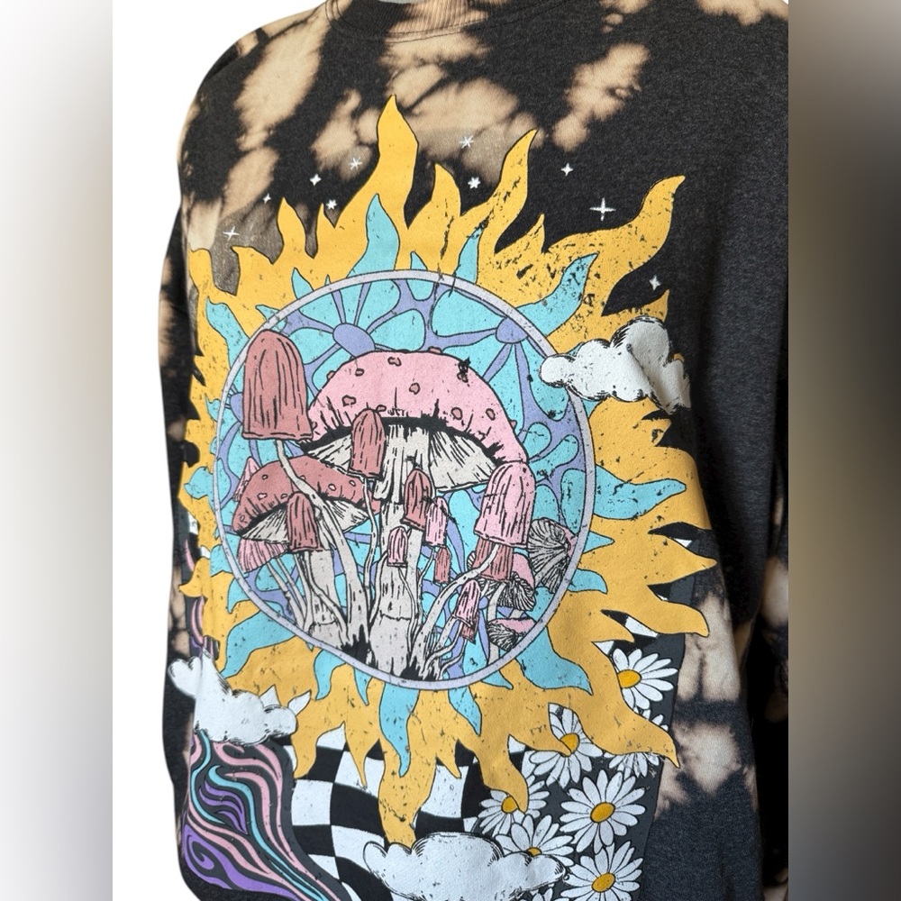 No Boundaries Mushroom Graphic Tie-Dye Sweatshirt 1x - Picture 3 of 11